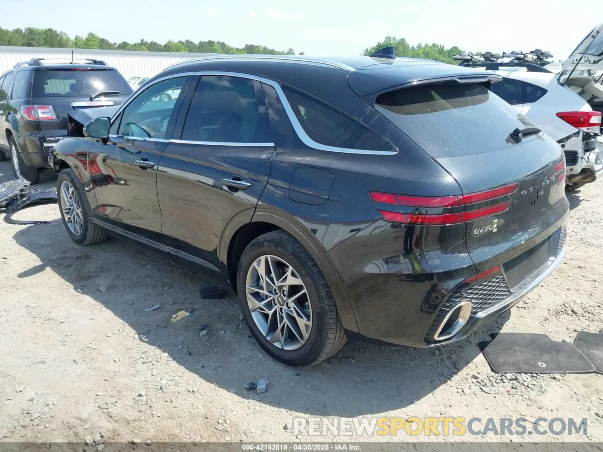 3 fotografías del automóvil dañado KMUMADTB8PU136895 GENESIS GV70 2023