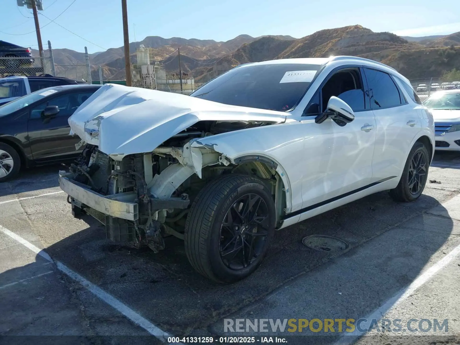 2 fotografías del automóvil dañado KMUMADTBXPU081740 GENESIS GV70 2023