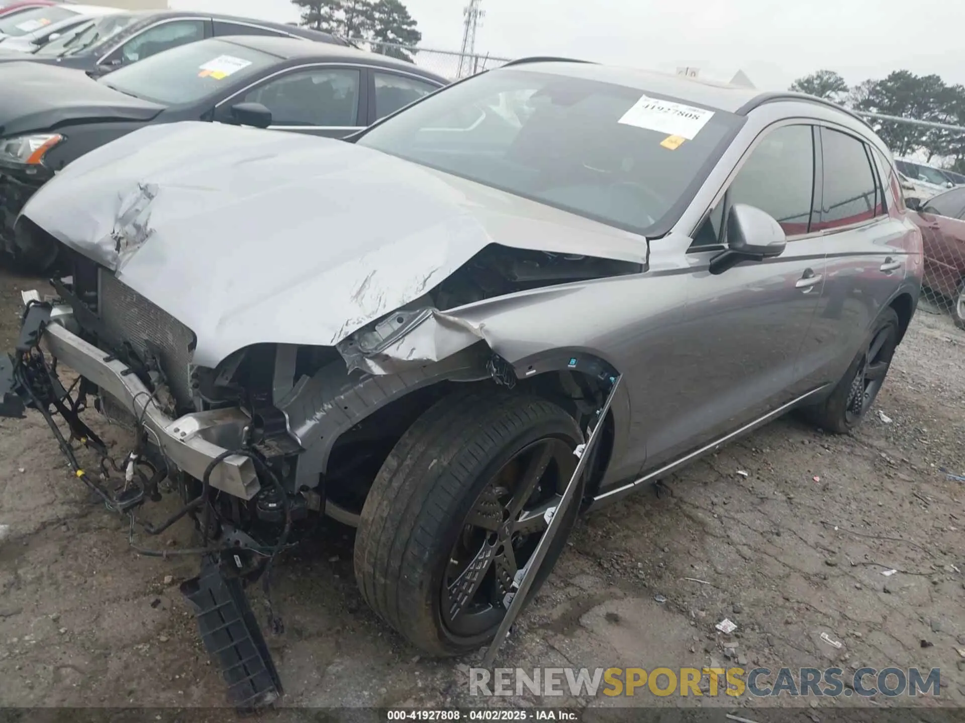 2 fotografías del automóvil dañado 5NMMADTB3RH008657 GENESIS GV70 2024