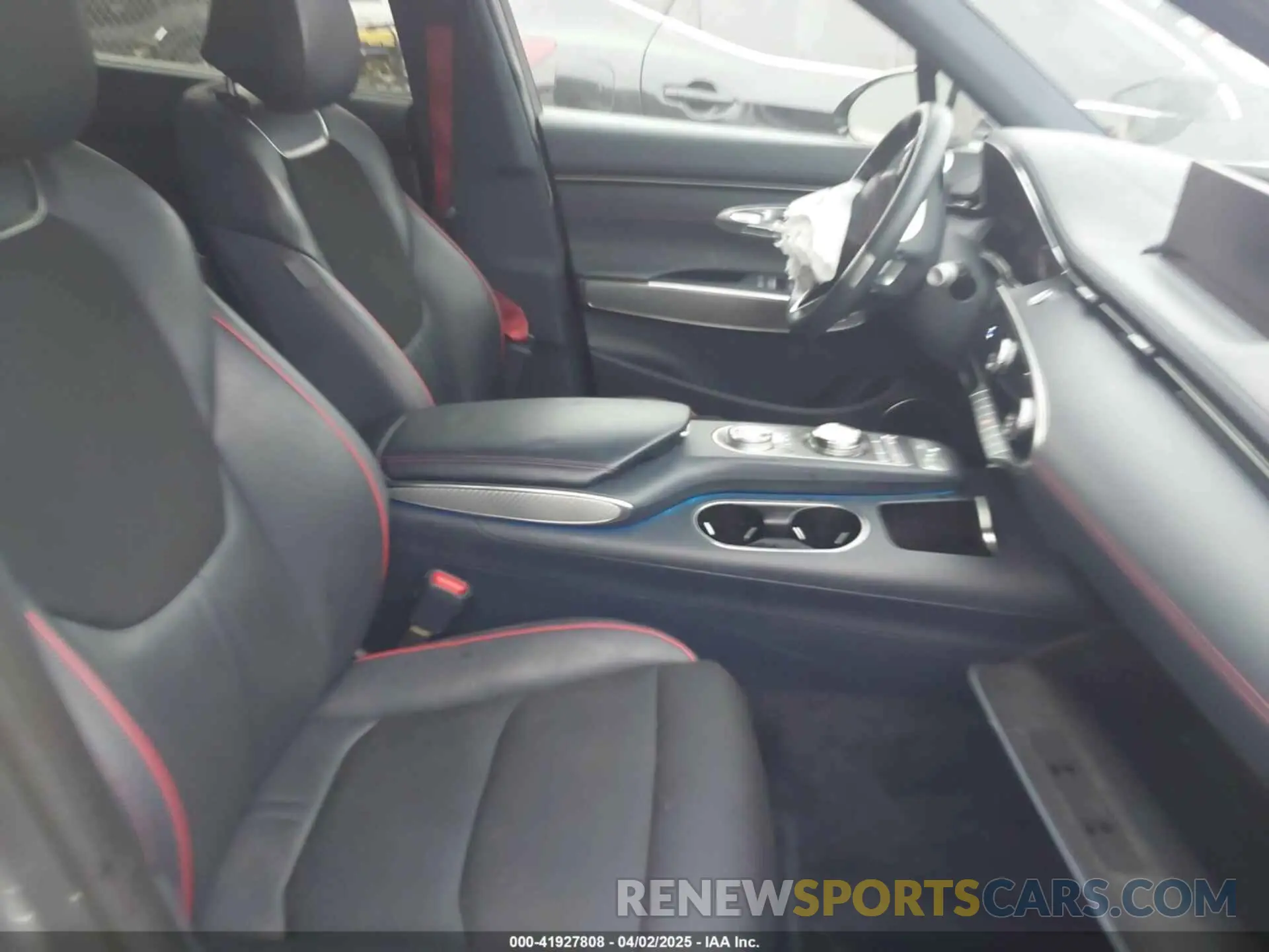 5 fotografías del automóvil dañado 5NMMADTB3RH008657 GENESIS GV70 2024