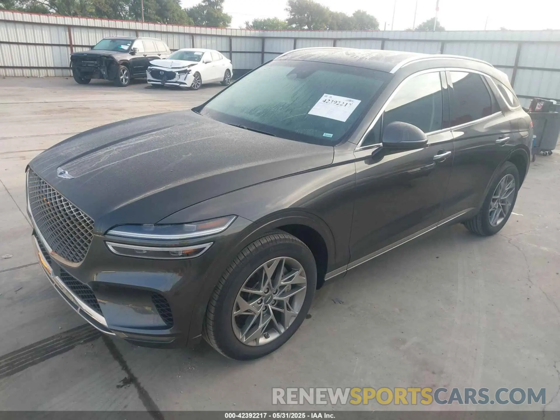 2 fotografías del automóvil dañado KMUMADTB0SU180110 GENESIS GV70 2025