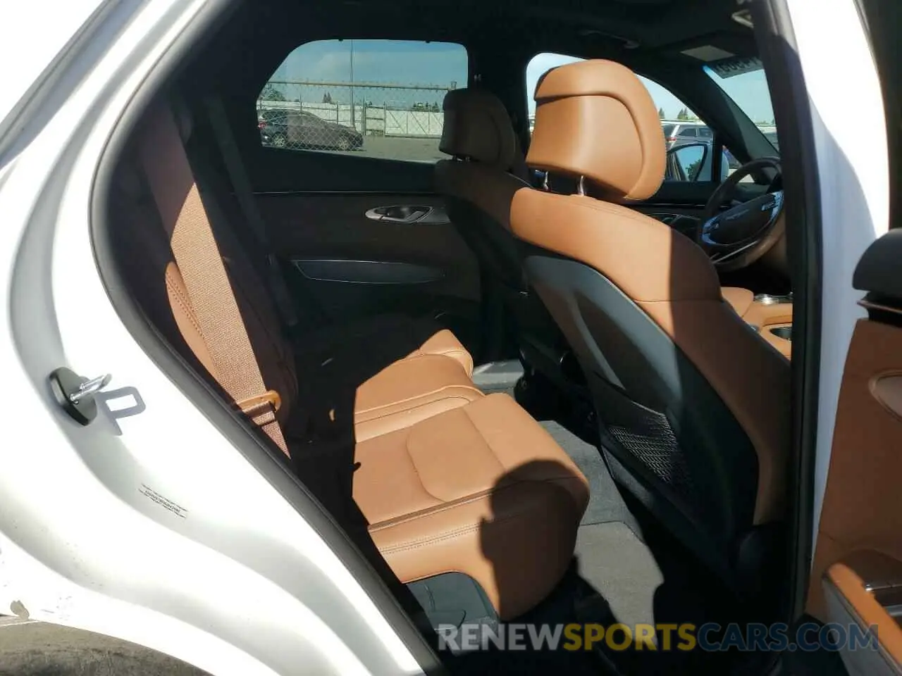 11 fotografías del automóvil dañado KMUMADTB5NU043992 GENESIS GV70 BASE 2022