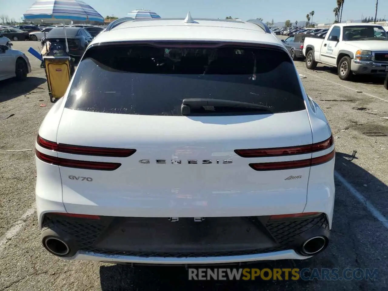 6 fotografías del automóvil dañado KMUMADTB6PU119223 GENESIS GV70 BASE 2023