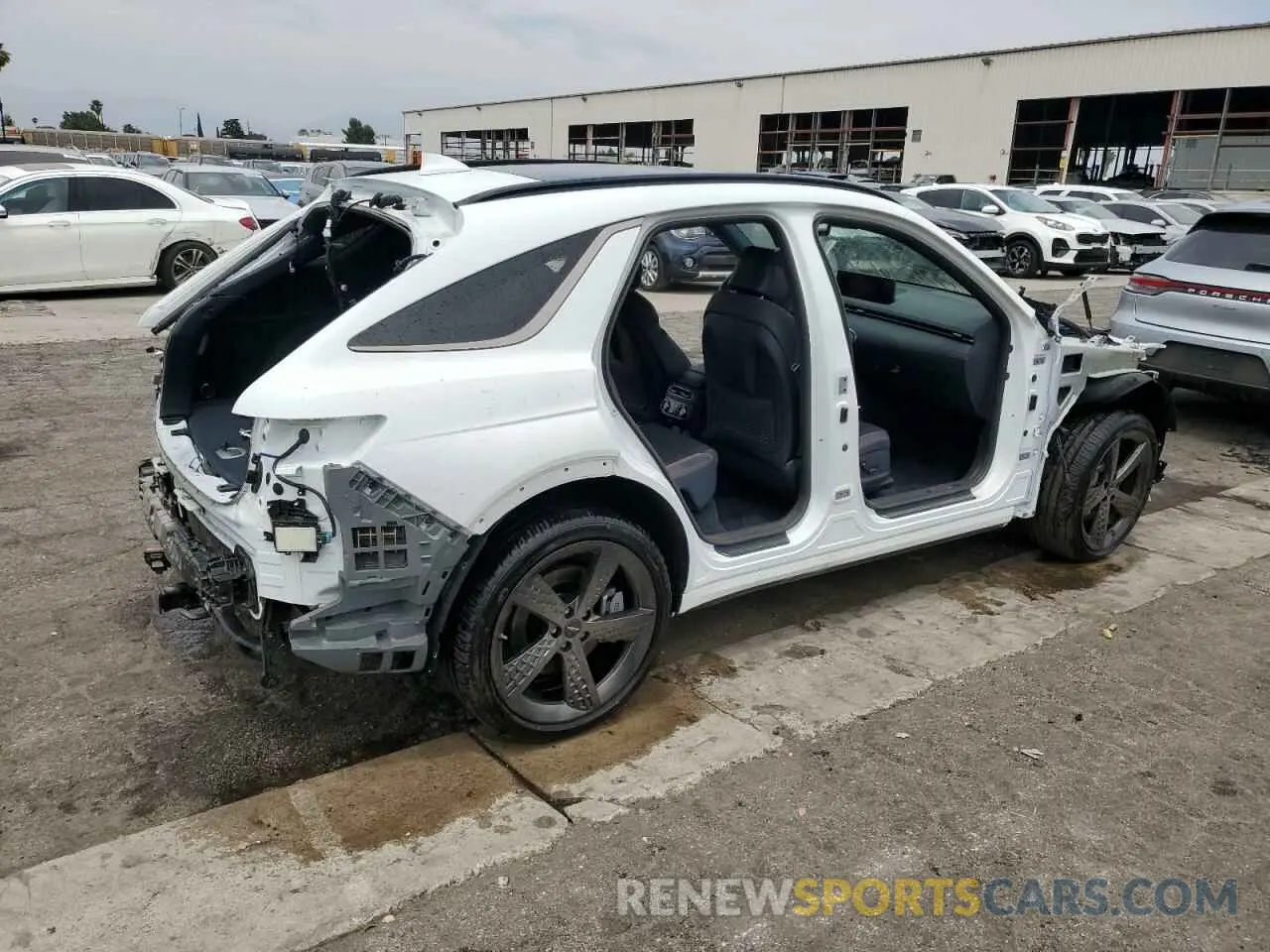 3 fotografías del automóvil dañado 5NMMADTB5RH010880 GENESIS GV70 BASE 2024