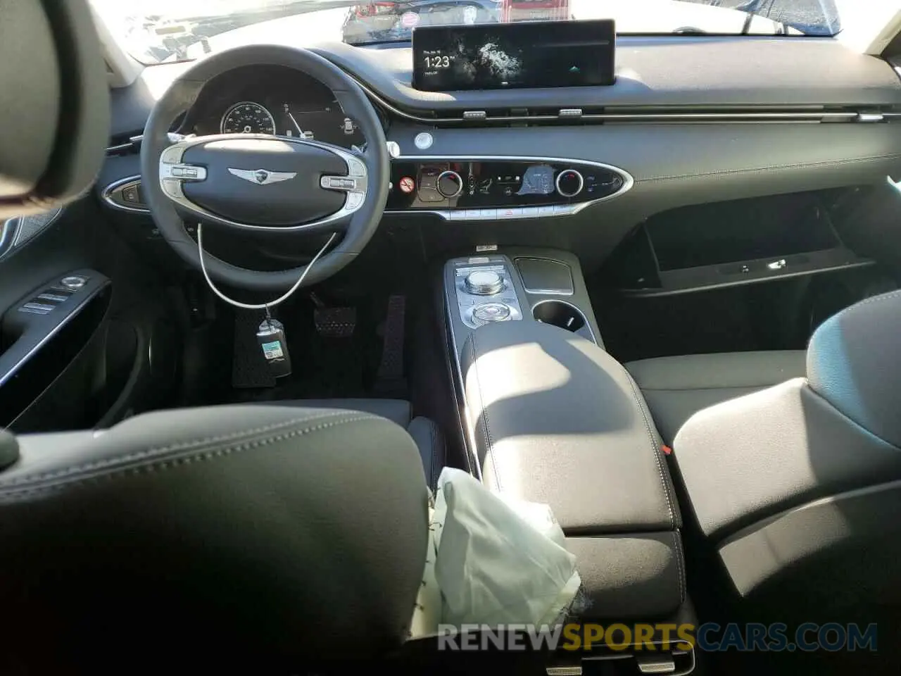 8 fotografías del automóvil dañado KMUMADTB5SU199932 GENESIS GV70 BASE 2025