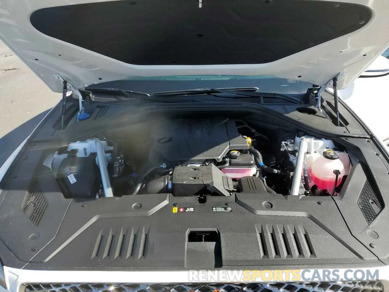 12 fotografías del automóvil dañado KMUMADTB6SU221923 GENESIS GV70 BASE 2025