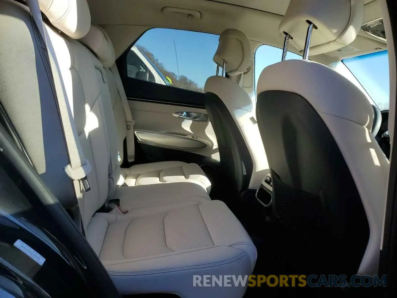 11 fotografías del automóvil dañado KMUMADTBXSU174976 GENESIS GV70 BASE 2025