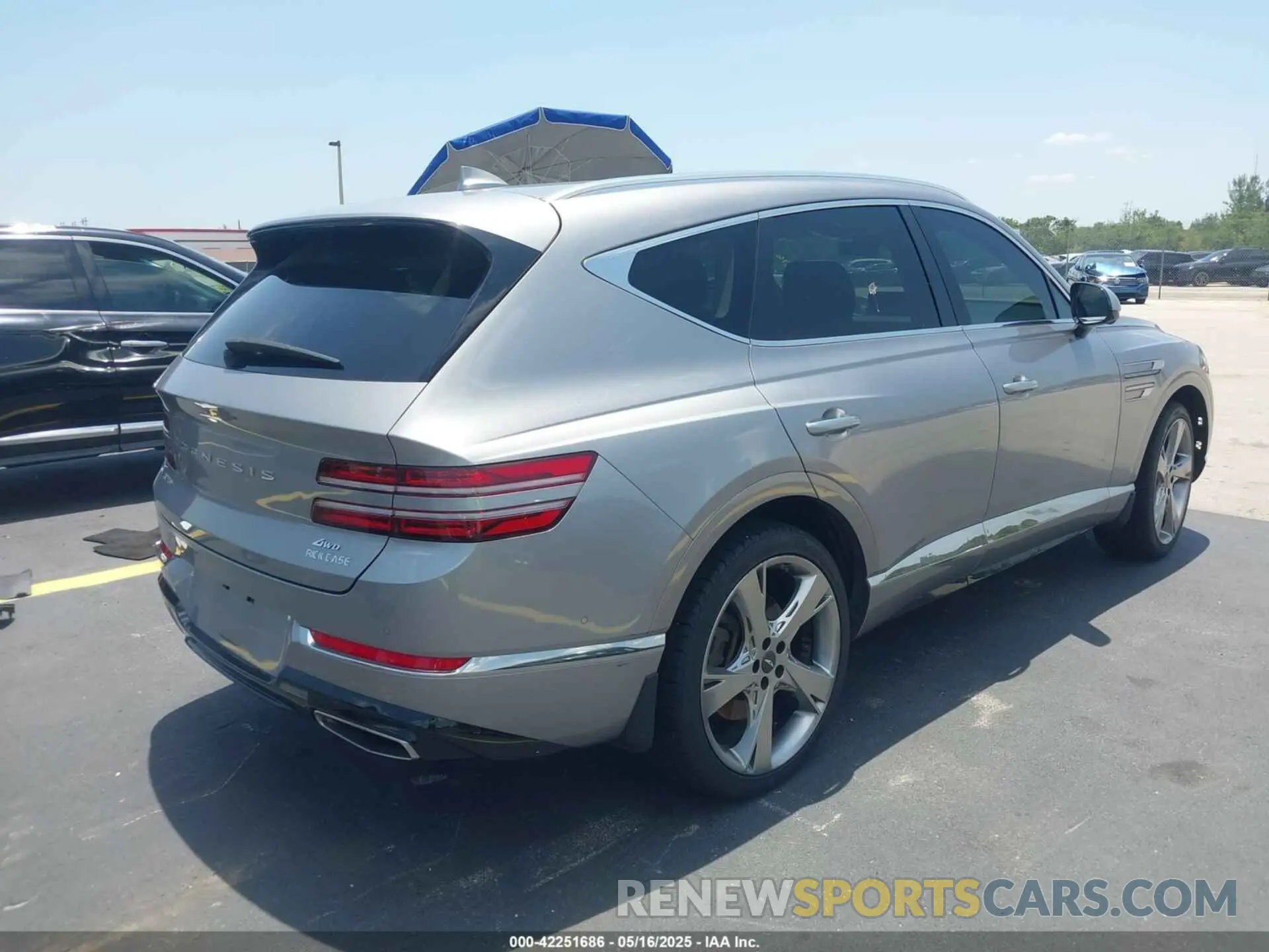 4 fotografías del automóvil dañado KMUHBDSB4MU061270 GENESIS GV80 2021