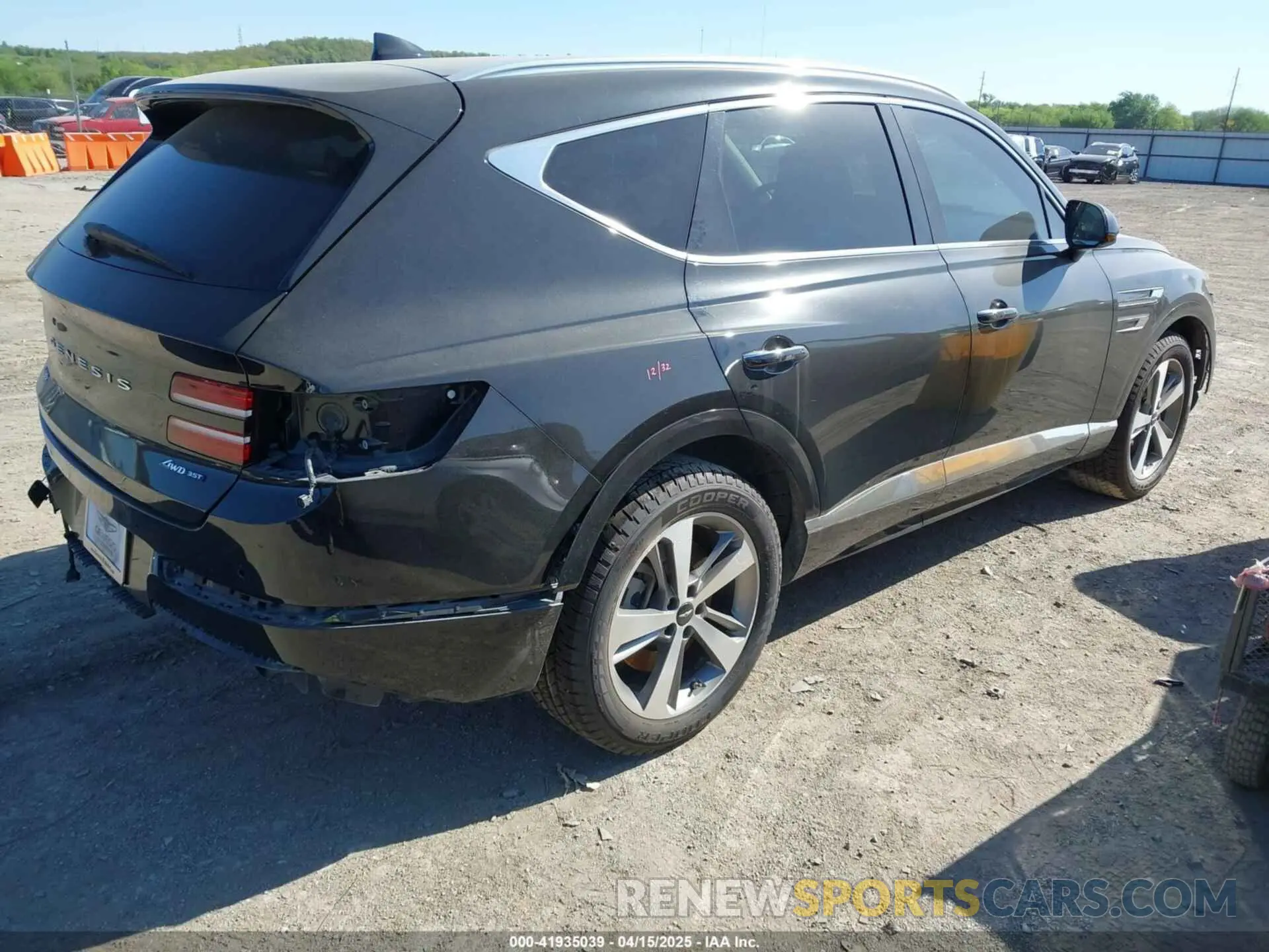4 fotografías del automóvil dañado KMUHCESCXMU060538 GENESIS GV80 2021