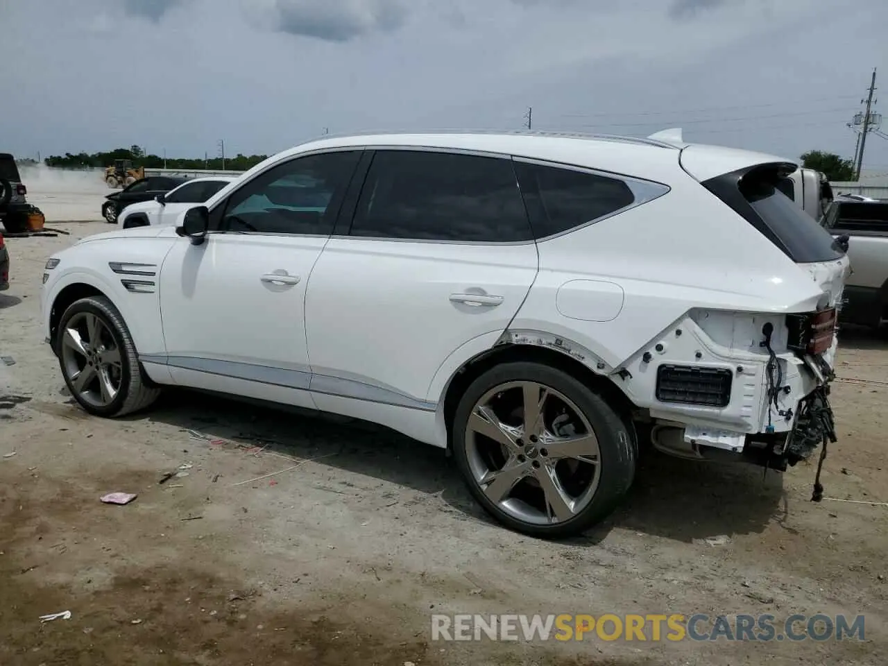 2 fotografías del automóvil dañado KMUHCESC3NU084987 GENESIS GV80 2022