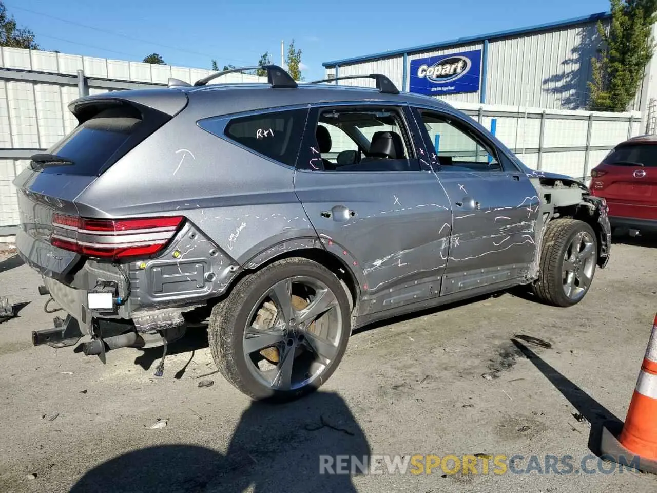 3 fotografías del automóvil dañado KMUHCESCXNU083352 GENESIS GV80 2022