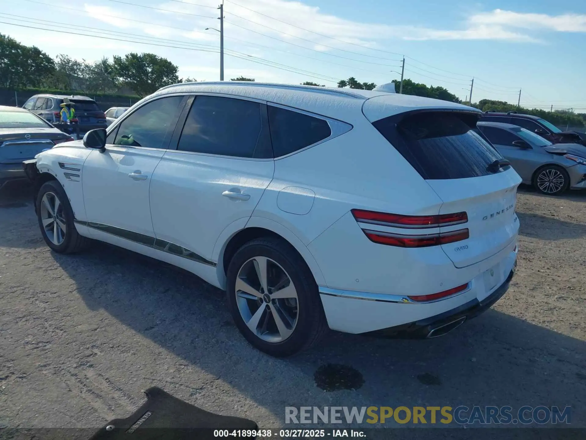 3 fotografías del automóvil dañado KMUHCESCXPU106714 GENESIS GV80 2023