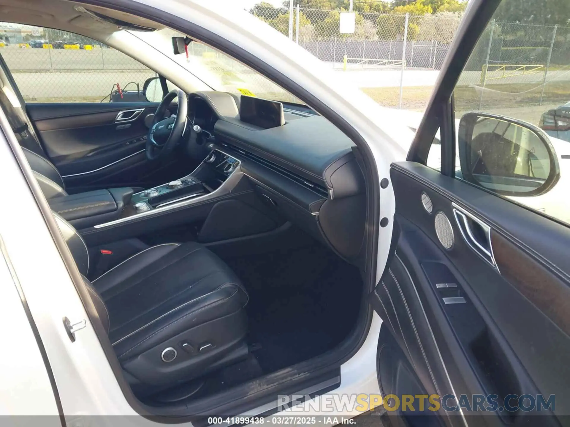 5 fotografías del automóvil dañado KMUHCESCXPU106714 GENESIS GV80 2023