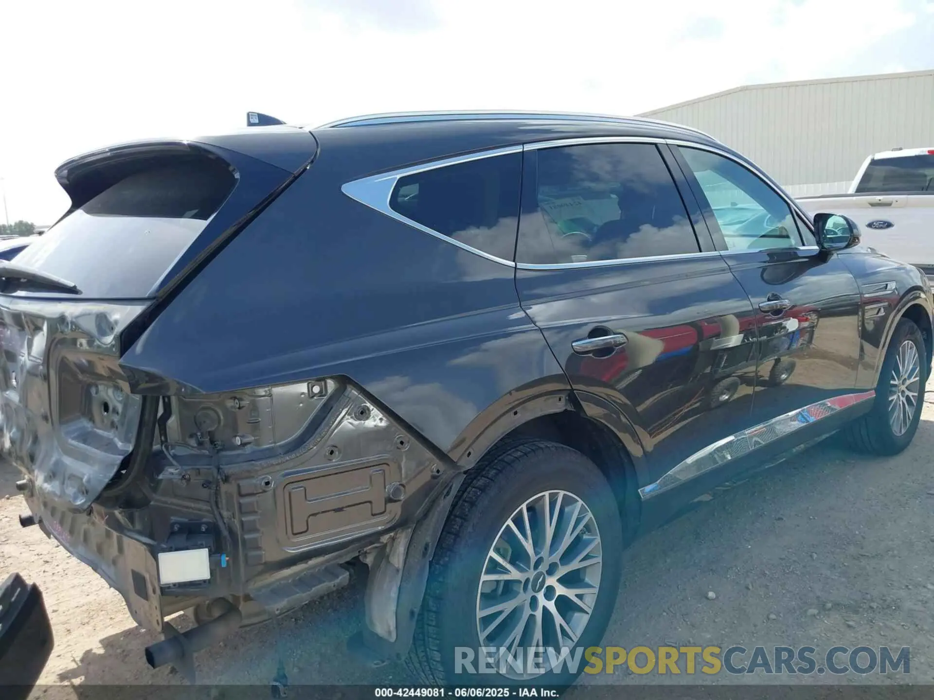 4 fotografías del automóvil dañado KMUHBDSB9RU209209 GENESIS GV80 2024