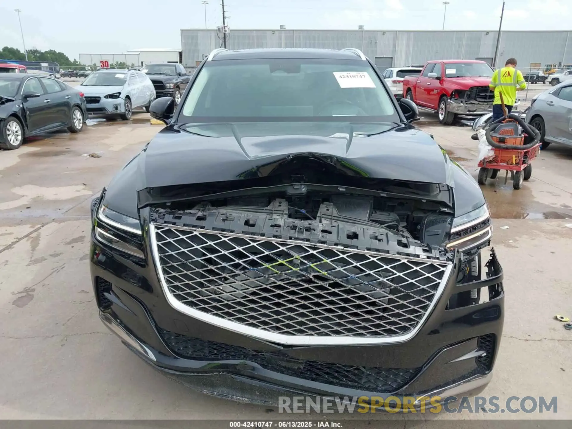 12 fotografías del automóvil dañado KMUHCESC4RU151408 GENESIS GV80 2024