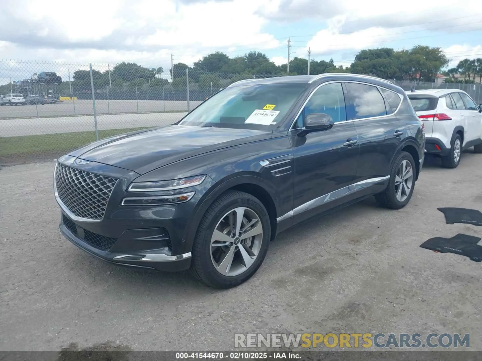 2 fotografías del automóvil dañado KMUHCESC7RU155291 GENESIS GV80 2024