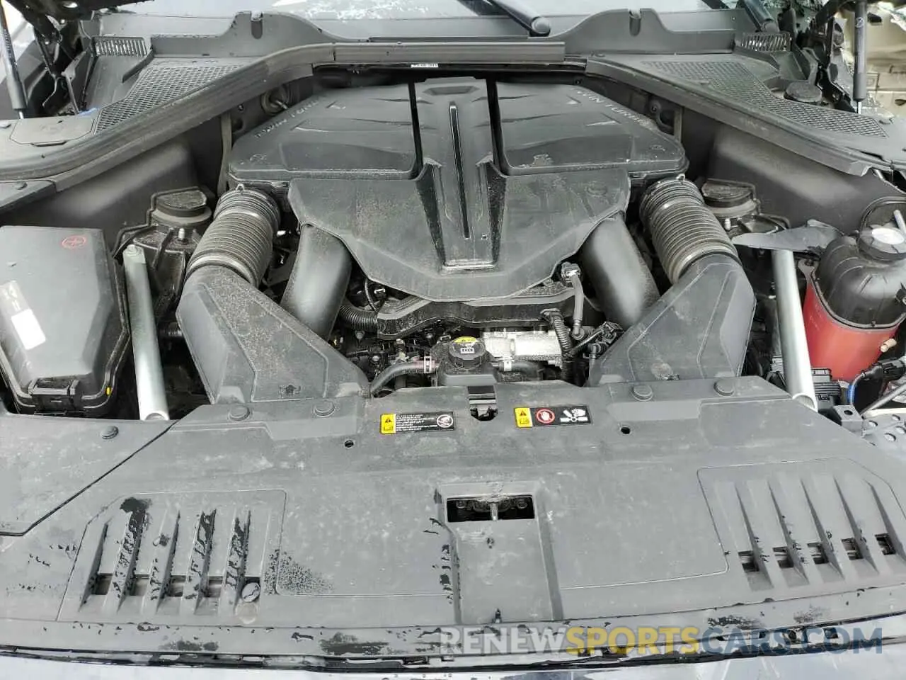 12 fotografías del automóvil dañado KMUHCESC8RU174416 GENESIS GV80 2024