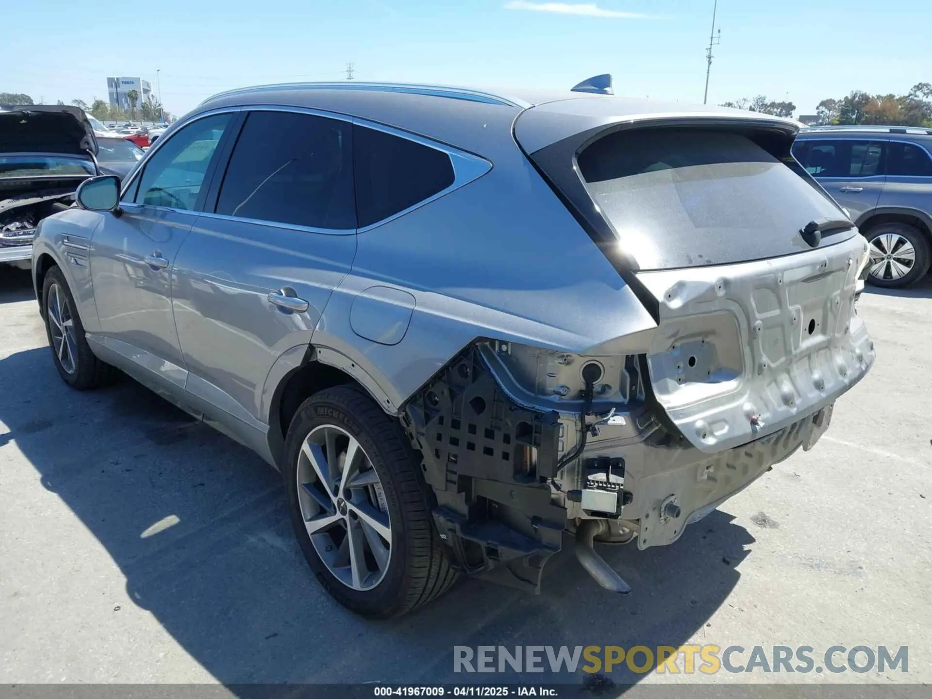 3 fotografías del automóvil dañado KMUHBESB6SU220535 GENESIS GV80 2025