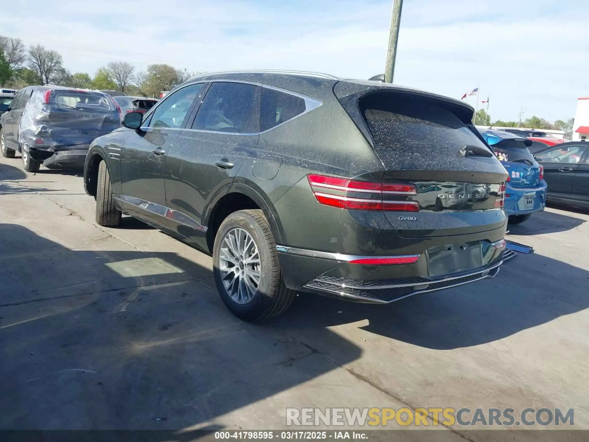 3 fotografías del automóvil dañado KMUHFESB0SU239716 GENESIS GV80 2025