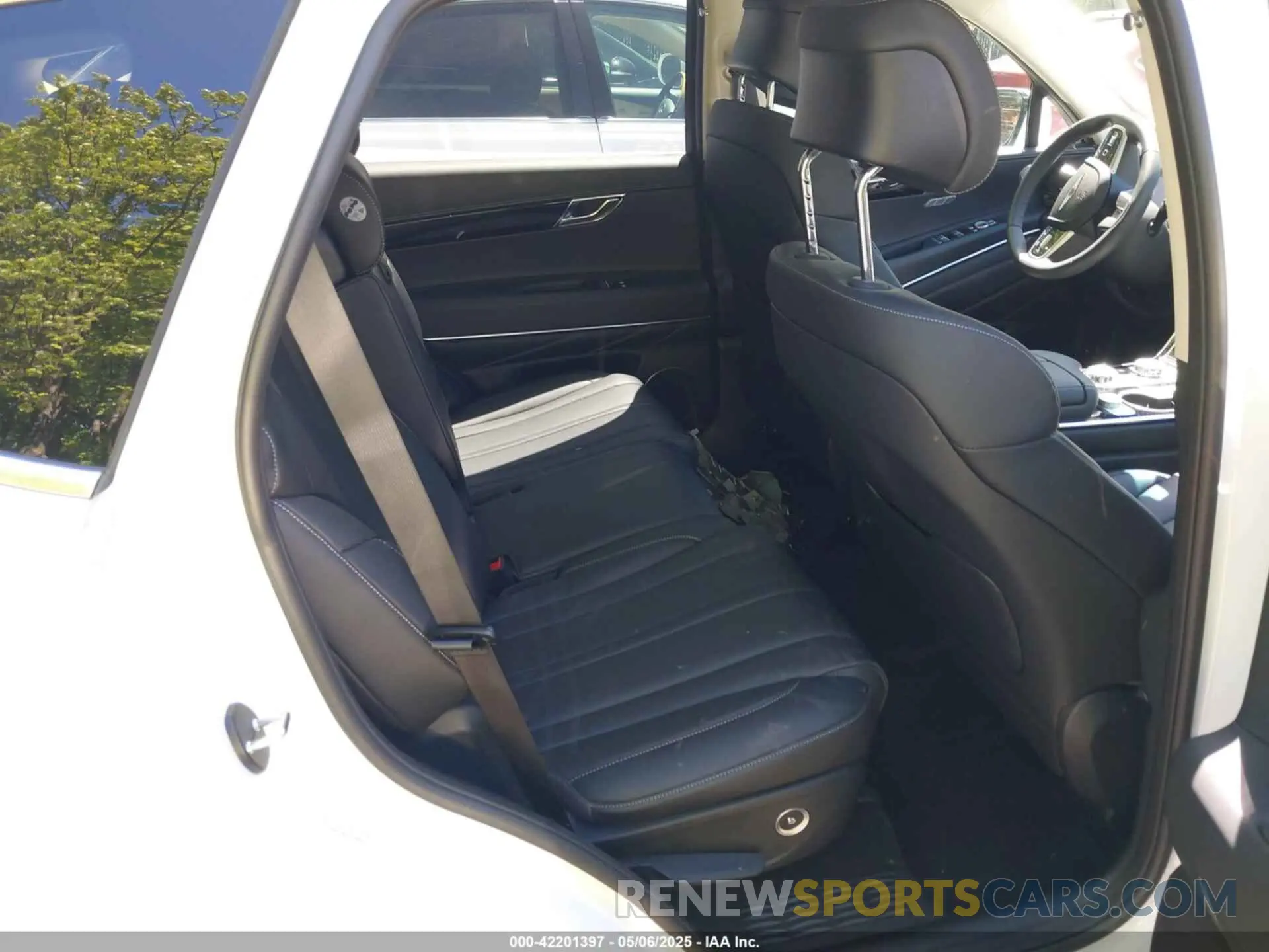 8 fotografías del automóvil dañado KMUHFESB4SU248645 GENESIS GV80 2025
