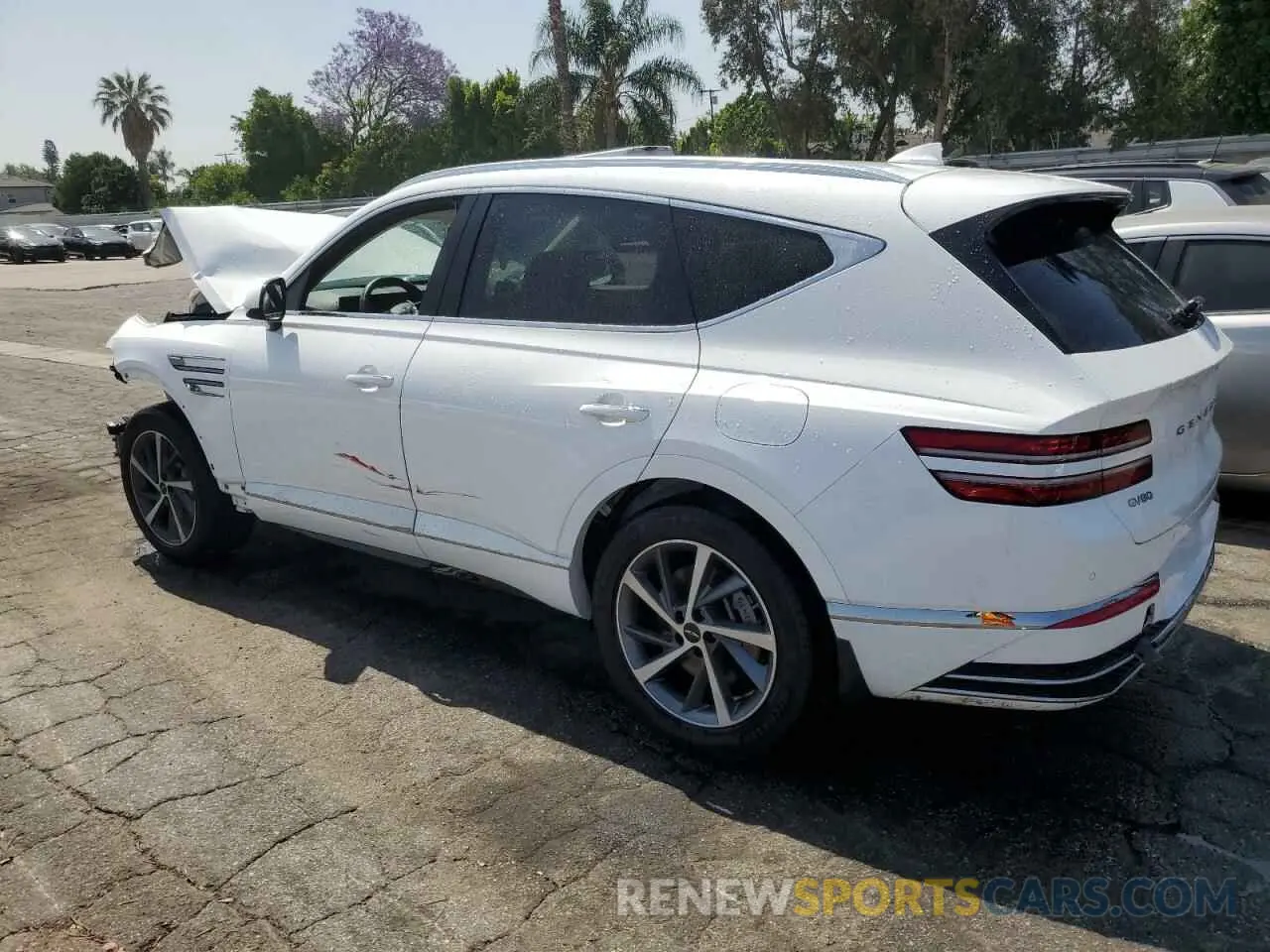 2 fotografías del automóvil dañado KMUHGESB8SU261492 GENESIS GV80 SELEC 2025