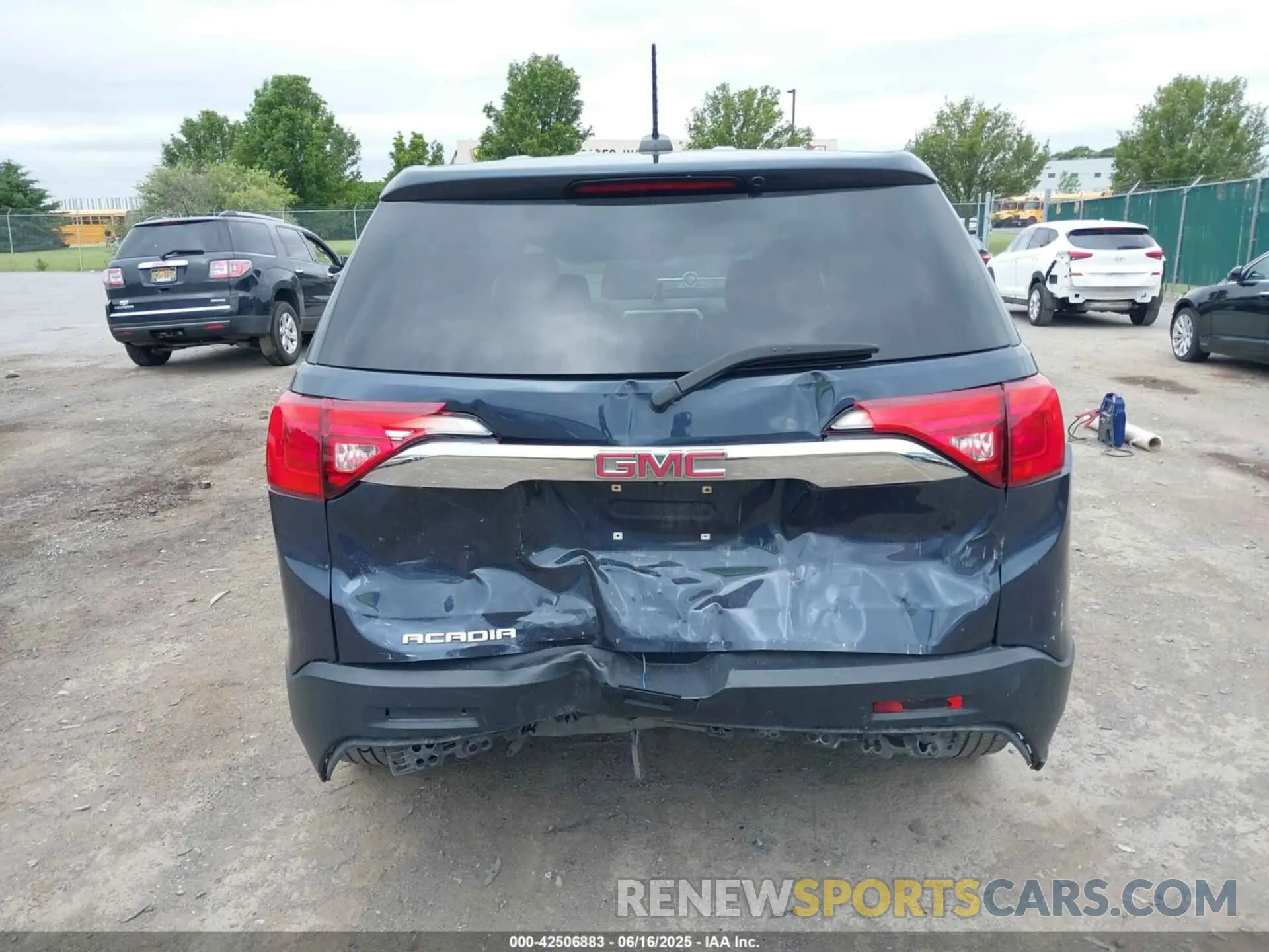 16 fotografías del automóvil dañado 1GKKNKLA0KZ161915 GMC ACADIA 2019