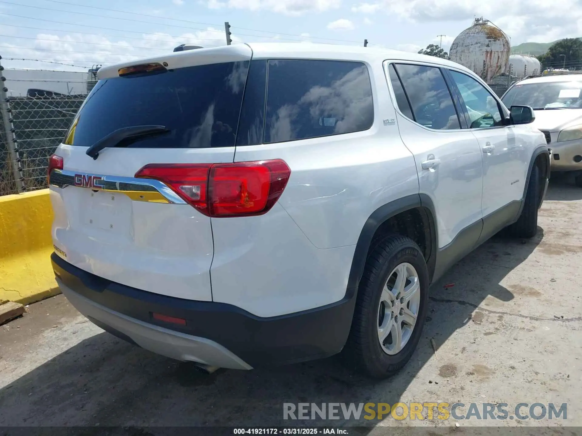4 fotografías del automóvil dañado 1GKKNKLA3KZ124633 GMC ACADIA 2019