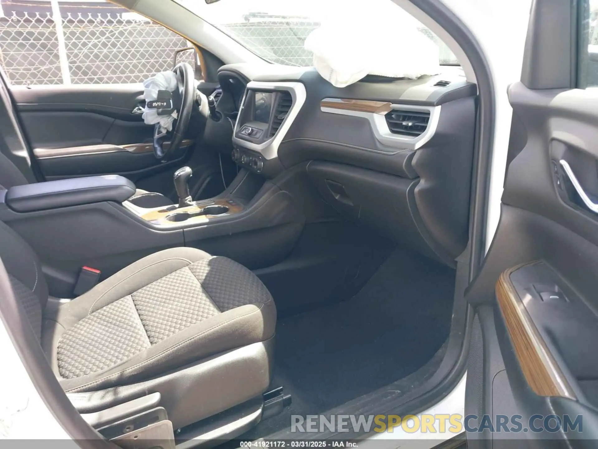 5 fotografías del automóvil dañado 1GKKNKLA3KZ124633 GMC ACADIA 2019