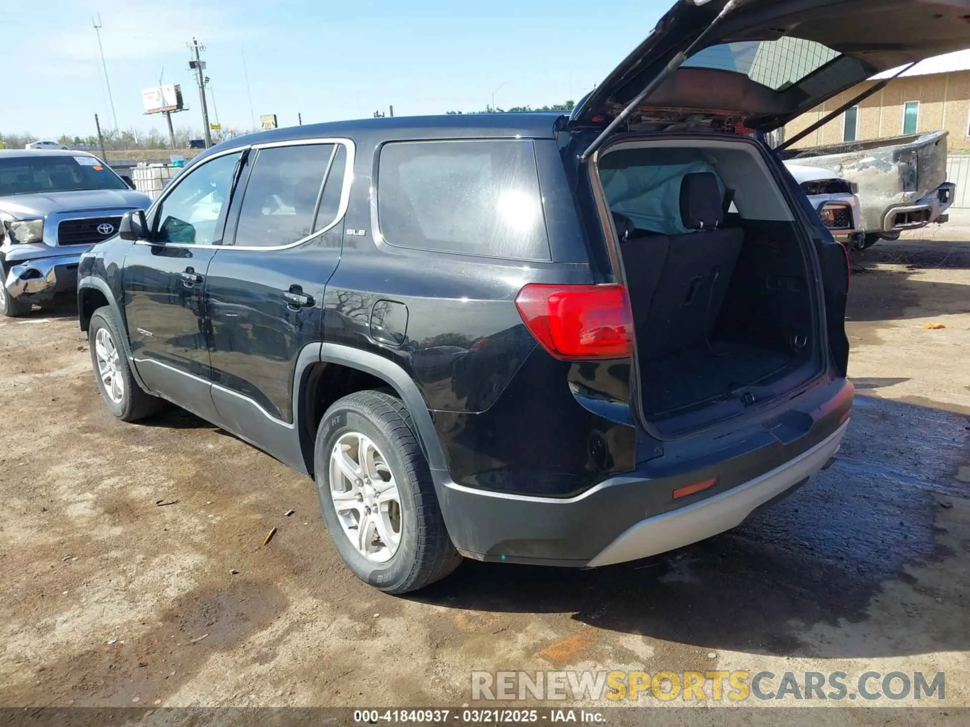 3 fotografías del automóvil dañado 1GKKNKLA6KZ224306 GMC ACADIA 2019