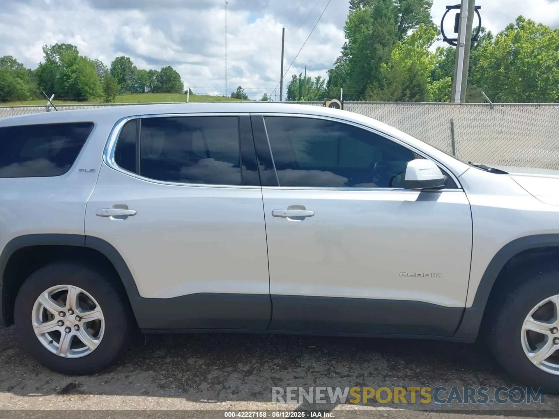 14 fotografías del automóvil dañado 1GKKNKLA9KZ298626 GMC ACADIA 2019