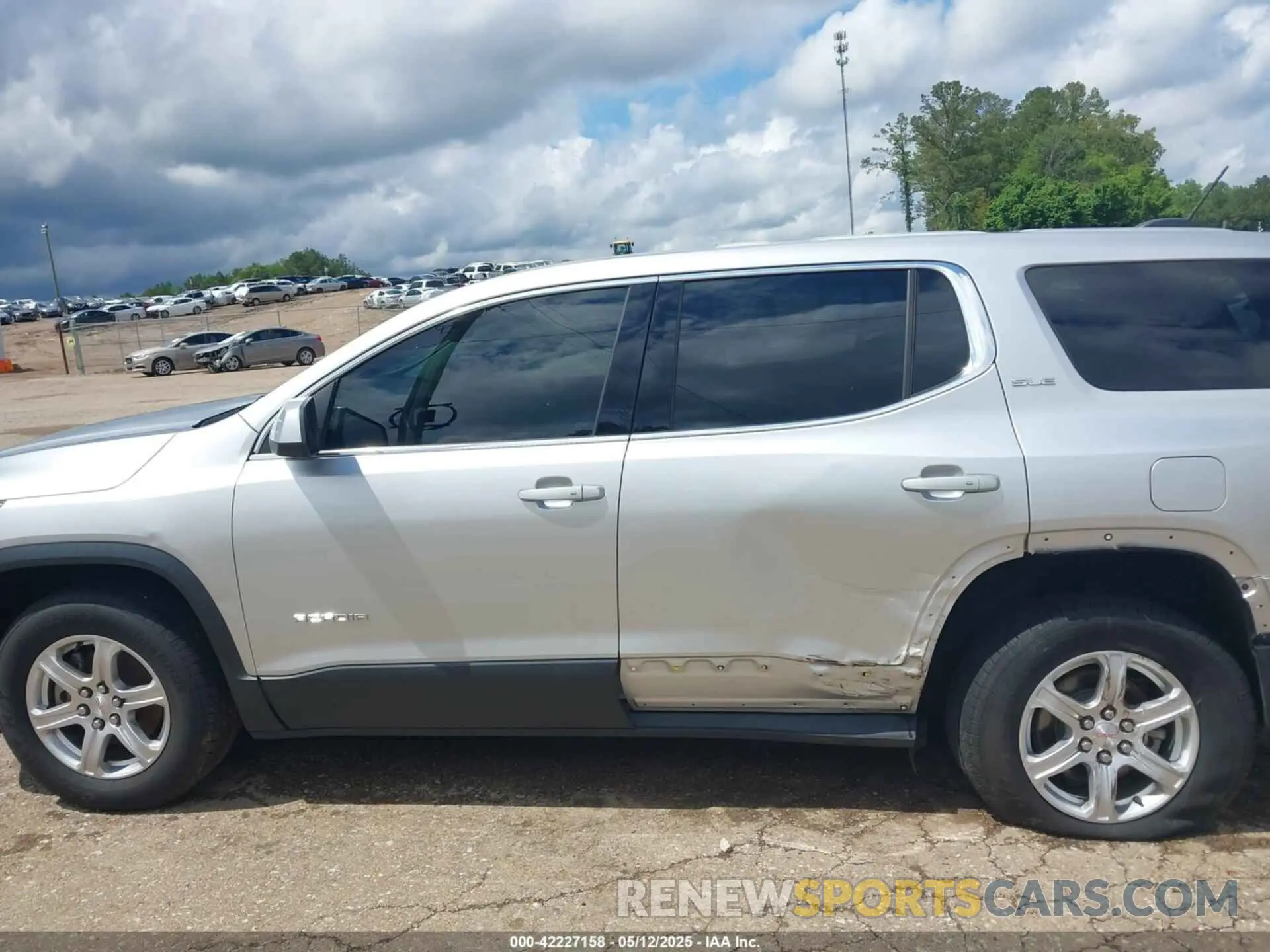 15 fotografías del automóvil dañado 1GKKNKLA9KZ298626 GMC ACADIA 2019