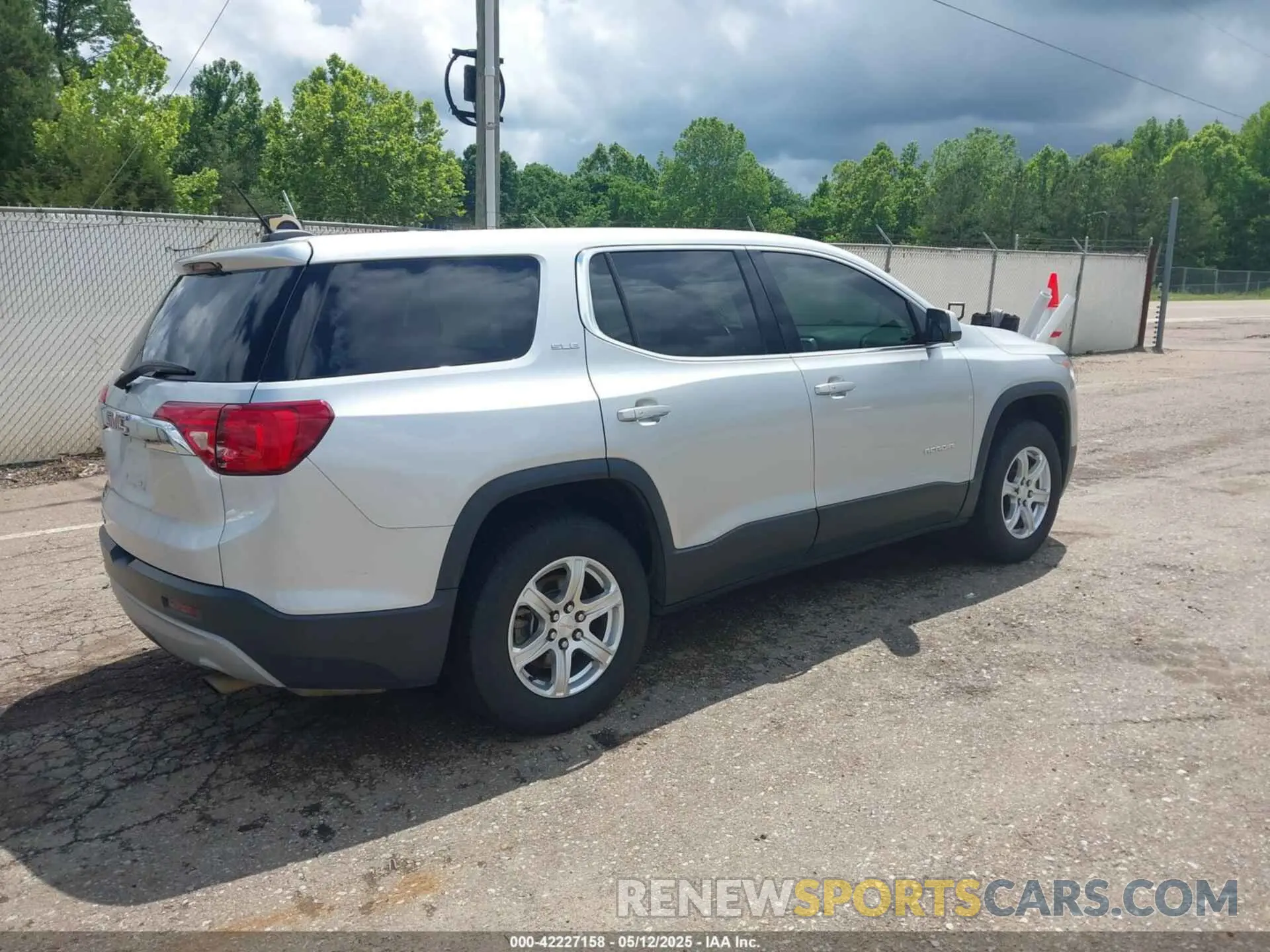 4 fotografías del automóvil dañado 1GKKNKLA9KZ298626 GMC ACADIA 2019