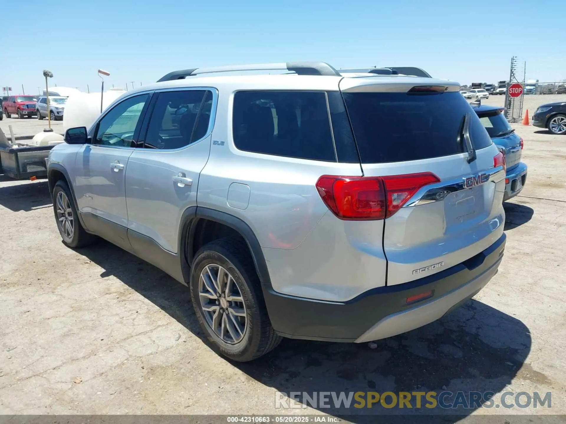 3 fotografías del automóvil dañado 1GKKNLLA1KZ269417 GMC ACADIA 2019