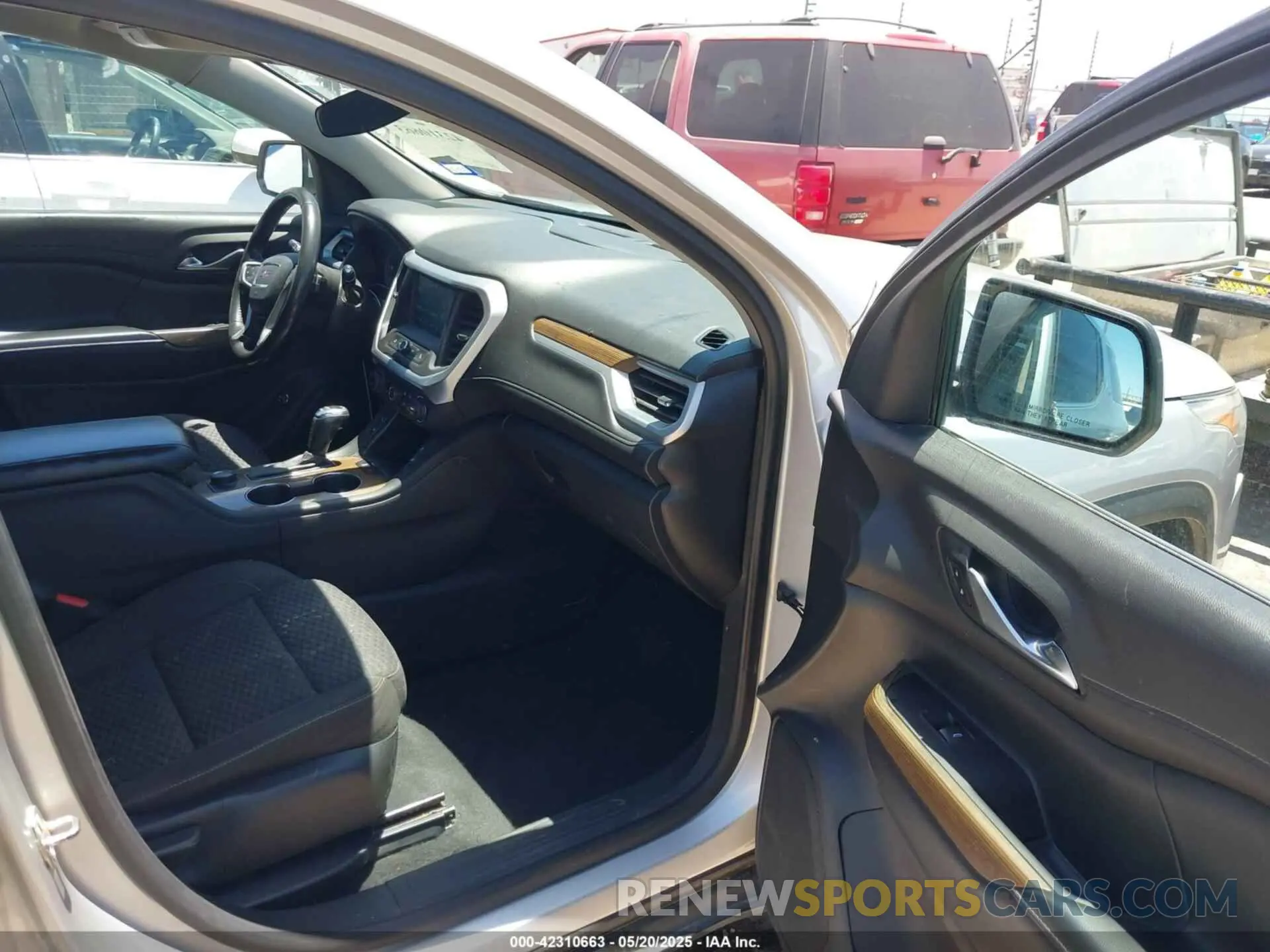 5 fotografías del automóvil dañado 1GKKNLLA1KZ269417 GMC ACADIA 2019