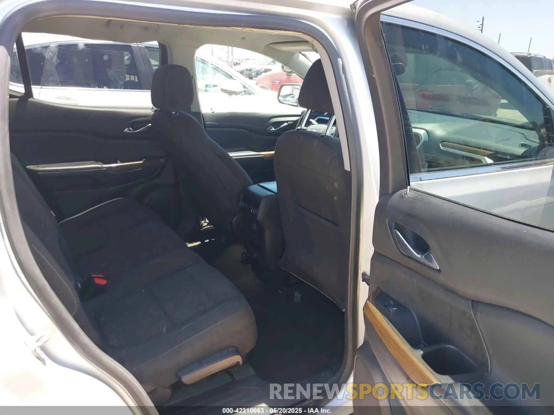 8 fotografías del automóvil dañado 1GKKNLLA1KZ269417 GMC ACADIA 2019