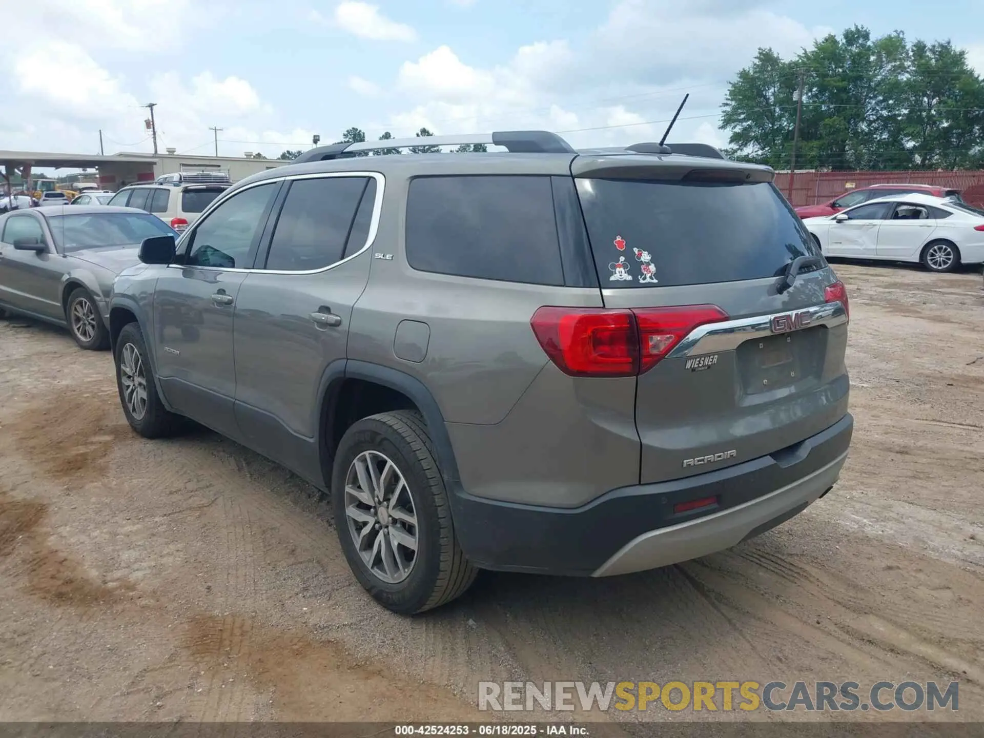 3 fotografías del automóvil dañado 1GKKNLLA3KZ225273 GMC ACADIA 2019