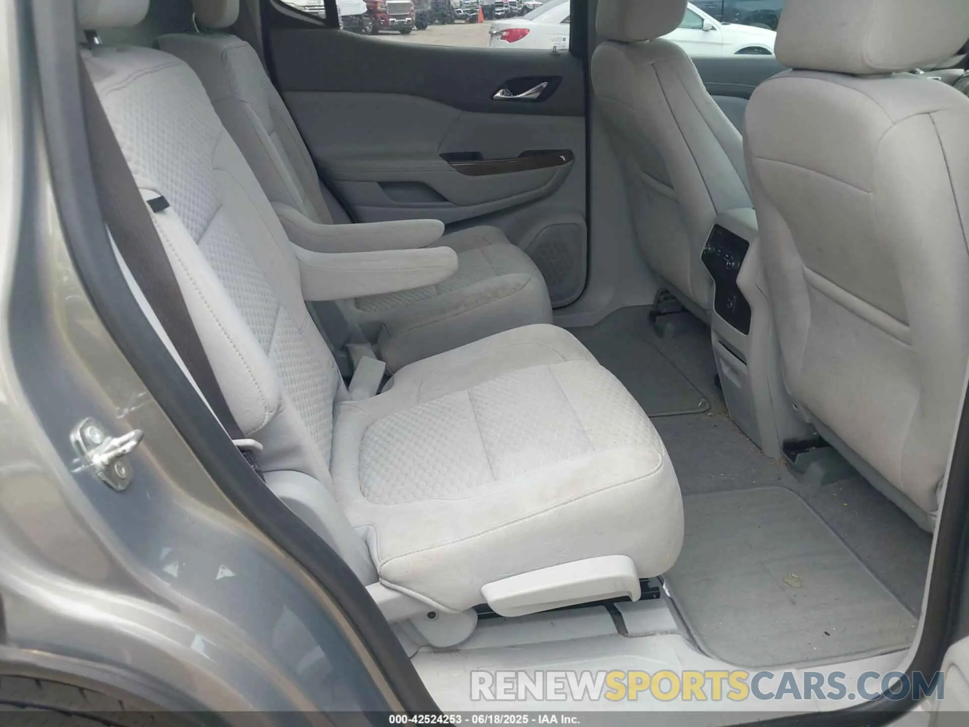 8 fotografías del automóvil dañado 1GKKNLLA3KZ225273 GMC ACADIA 2019