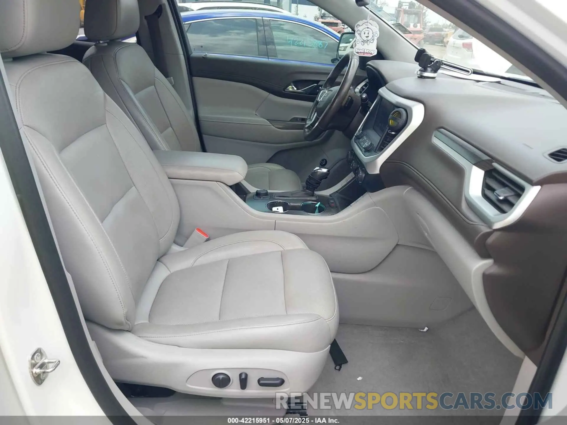 5 fotografías del automóvil dañado 1GKKNMLS1KZ229353 GMC ACADIA 2019