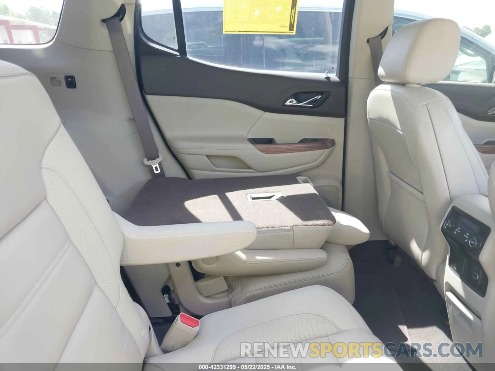 8 fotografías del automóvil dañado 1GKKNPLS3KZ296456 GMC ACADIA 2019