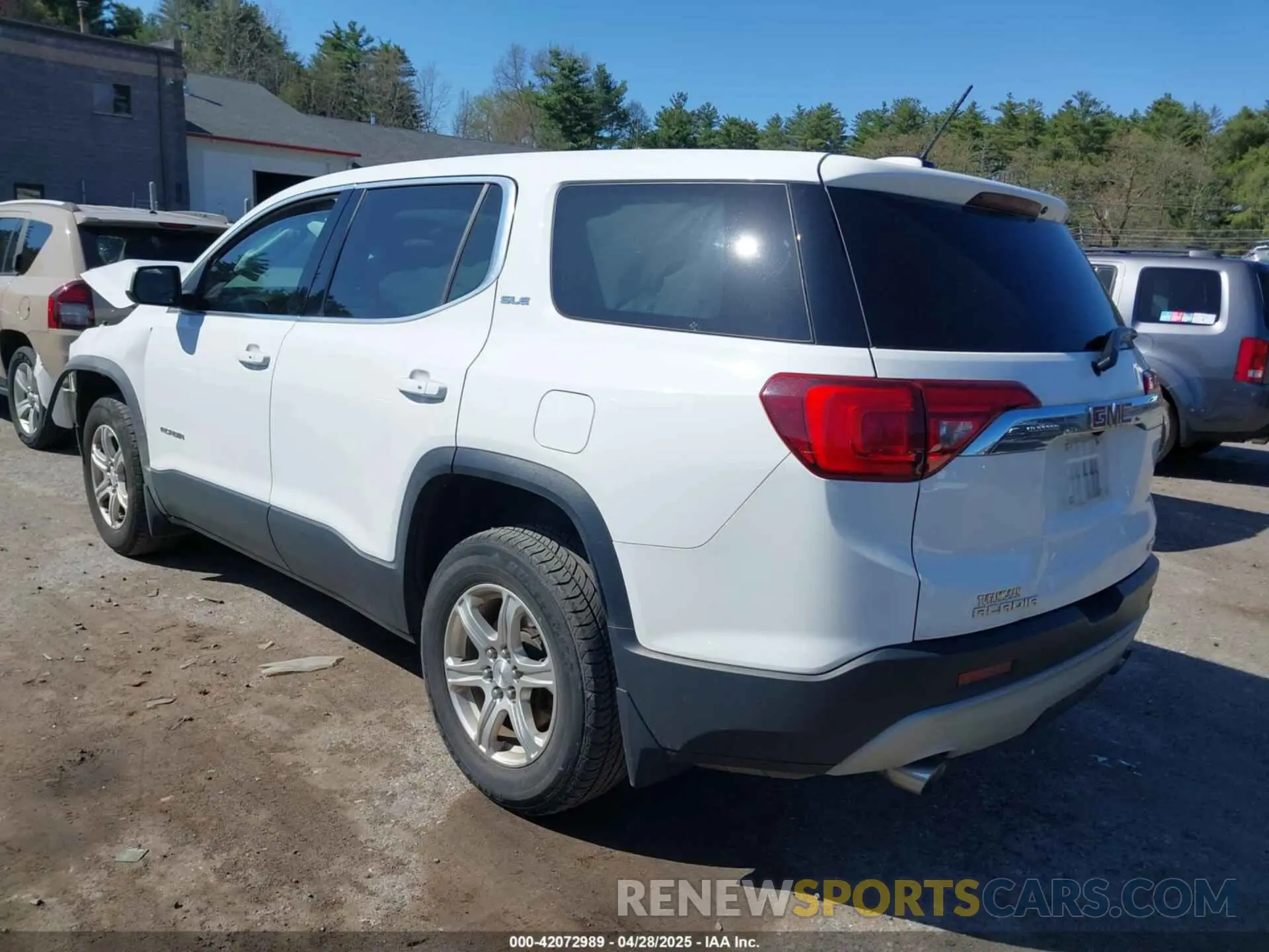 3 fotografías del automóvil dañado 1GKKNRLS8KZ122927 GMC ACADIA 2019