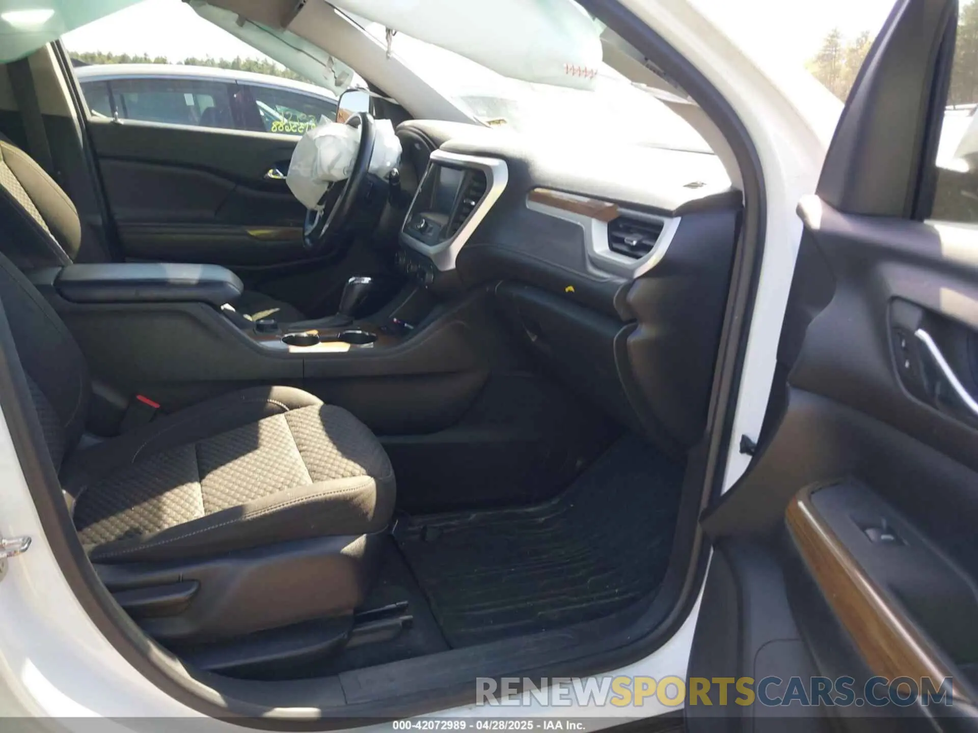 5 fotografías del automóvil dañado 1GKKNRLS8KZ122927 GMC ACADIA 2019