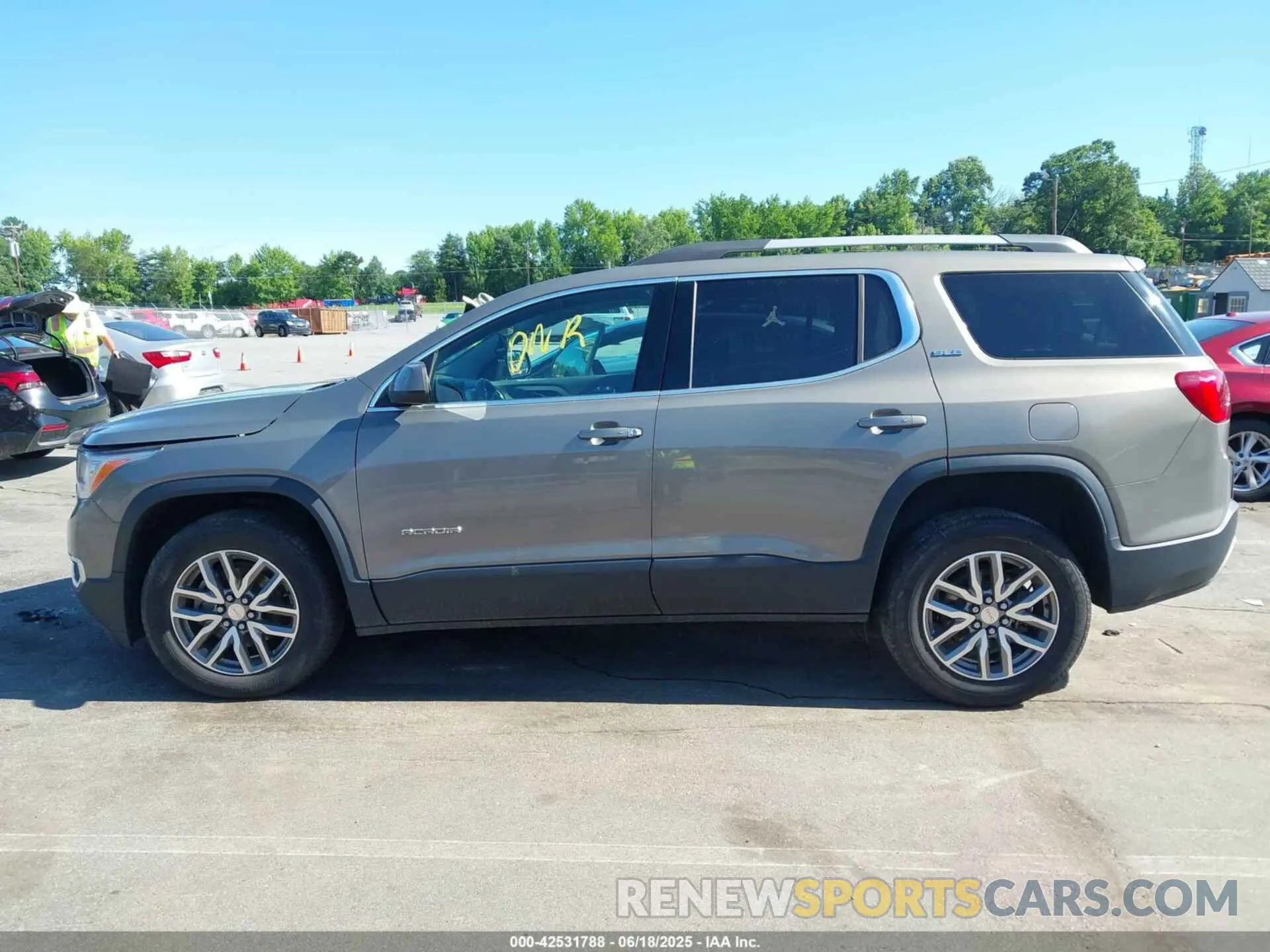 15 fotografías del automóvil dañado 1GKKNSLA9KZ263486 GMC ACADIA 2019