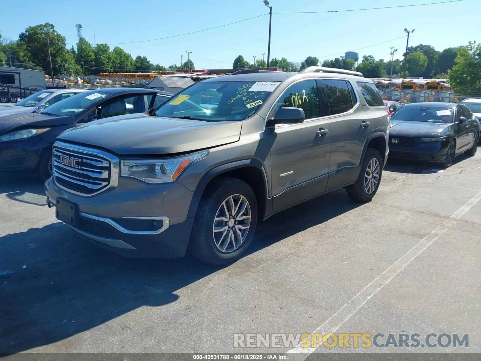 2 fotografías del automóvil dañado 1GKKNSLA9KZ263486 GMC ACADIA 2019