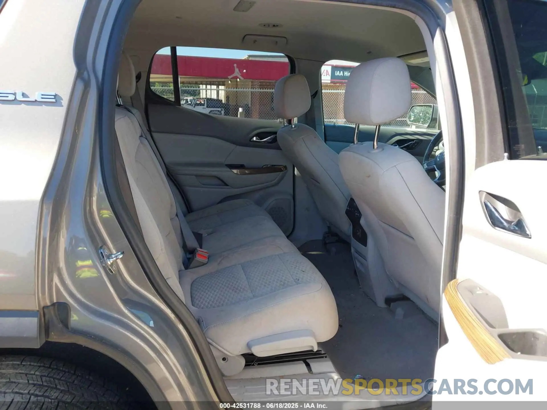 8 fotografías del automóvil dañado 1GKKNSLA9KZ263486 GMC ACADIA 2019