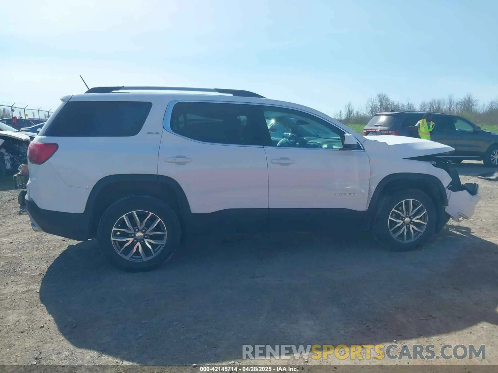 14 fotografías del automóvil dañado 1GKKNSLS4KZ237158 GMC ACADIA 2019