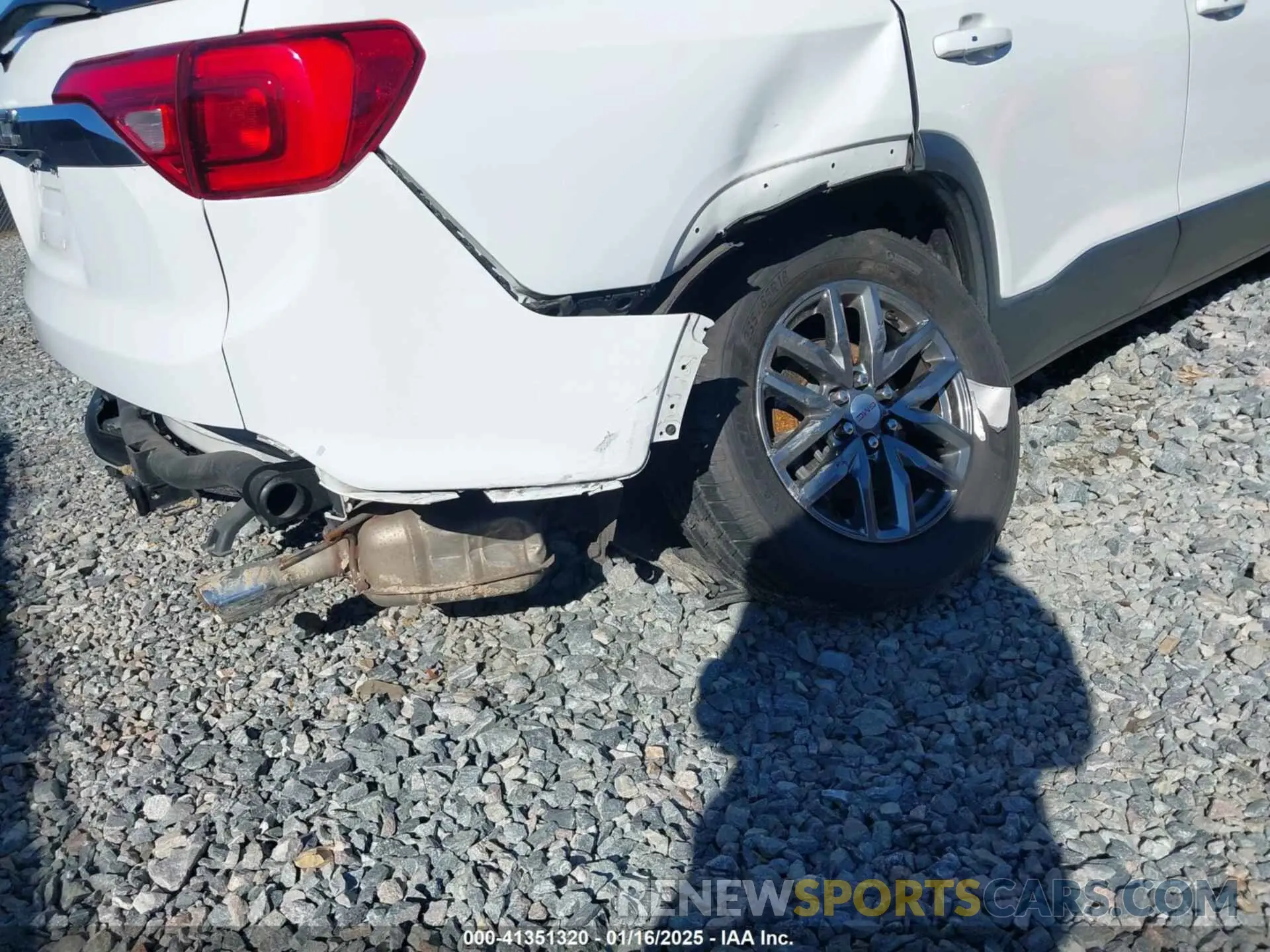 17 fotografías del automóvil dañado 1GKKNULS1KZ219678 GMC ACADIA 2019