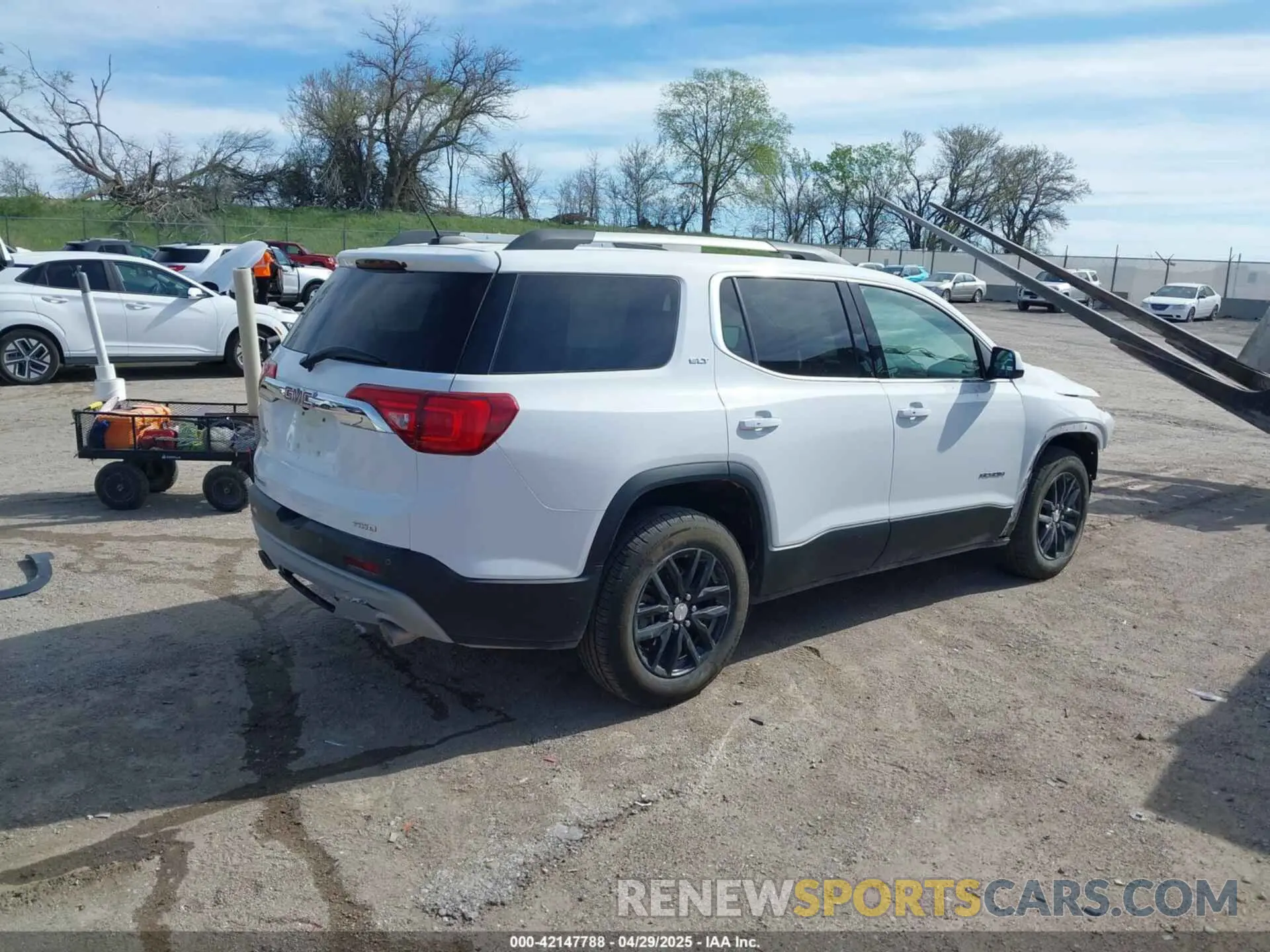 4 fotografías del automóvil dañado 1GKKNULS5KZ236581 GMC ACADIA 2019