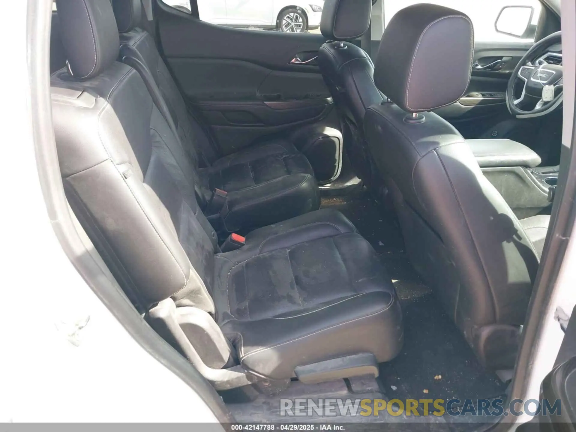 8 fotografías del automóvil dañado 1GKKNULS5KZ236581 GMC ACADIA 2019