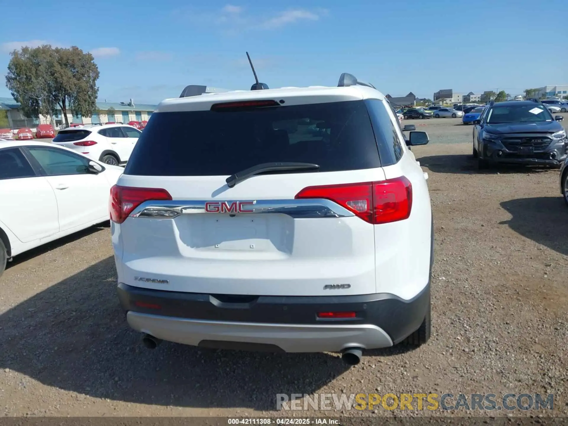 17 fotografías del automóvil dañado 1GKKNULS6KZ187505 GMC ACADIA 2019
