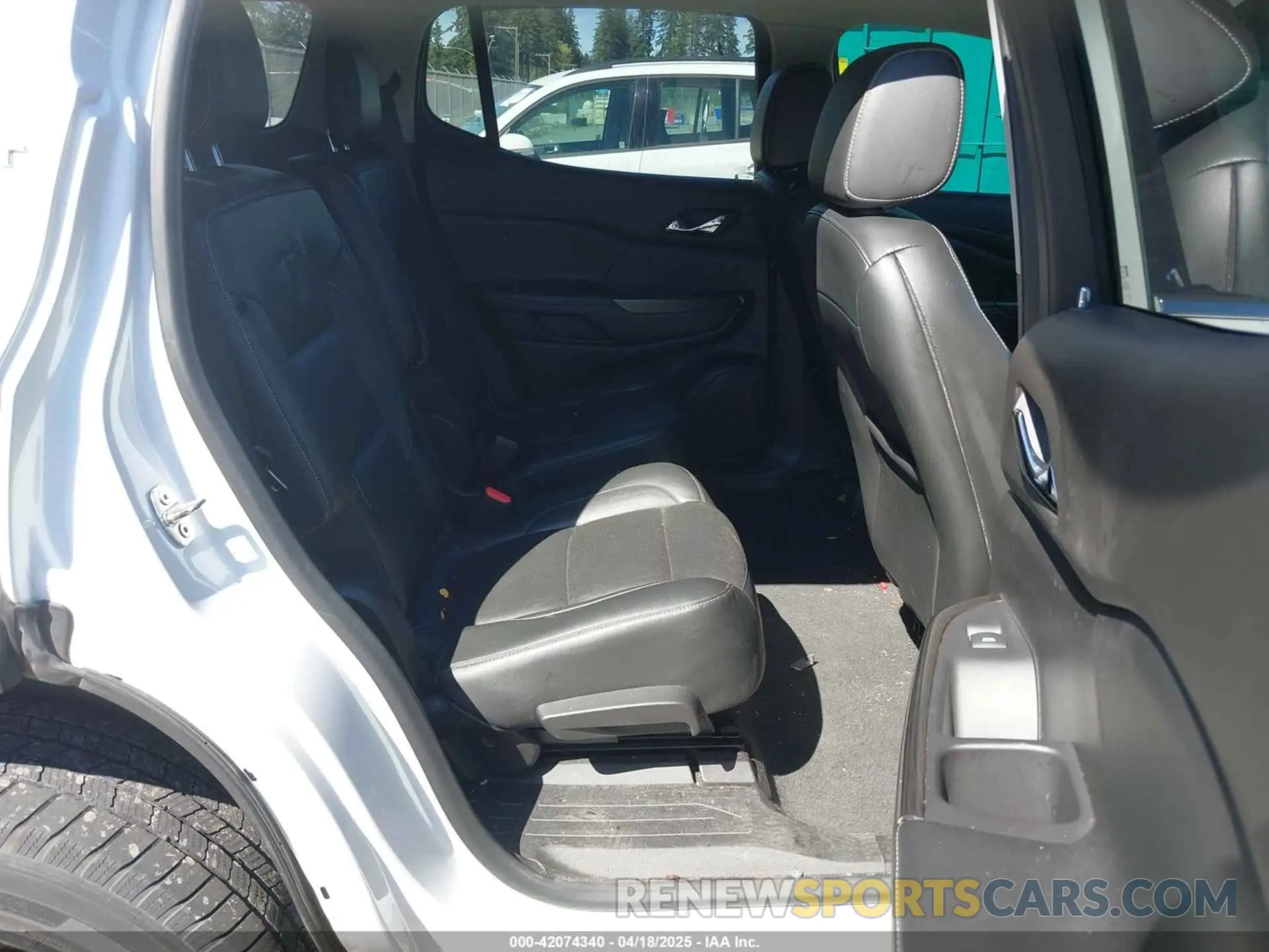 8 fotografías del automóvil dañado 1GKKNULS9KZ284651 GMC ACADIA 2019